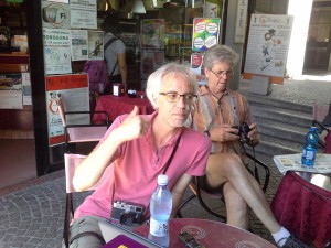 Bob Marshall e Dennis Chamberline in un bar di Urbino