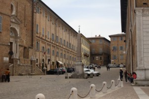Urbino, piazza Duomo