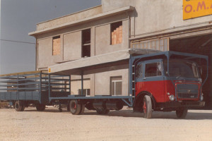 Uno dei camion con cui Vincenzo ha trasportato i mobili da Pesaro alla Sicilia