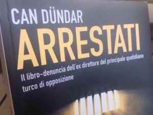 La copertina di "Arrestati", il libro che Can Dündar ha scritto durante la prigionia a Silivri