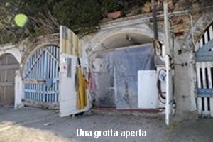 Una grotta aperta