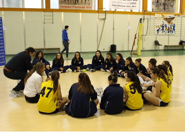 Le giocatrici dell' Urbino volley incontrano le ragazze di San Crescentino