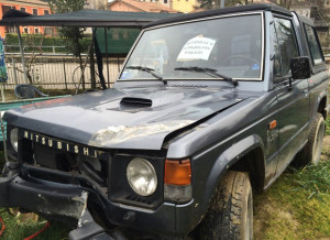 L'auto incidentata a Trasanni con il foglio del sequestro ancora affisso al parabrezza
