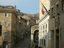 Urbino_via_raffaello_02web