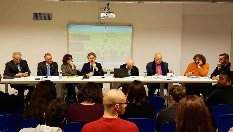 Il senatore Francesco Verducci (quarto da sinistra) durante l'incontro "Idee per l'università"